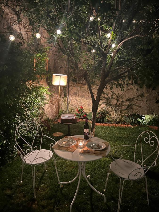 Casa Vayu - Rooms & Garden เนเปิลส์ ภายนอก รูปภาพ