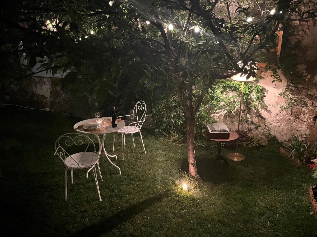 Casa Vayu - Rooms & Garden เนเปิลส์ ภายนอก รูปภาพ